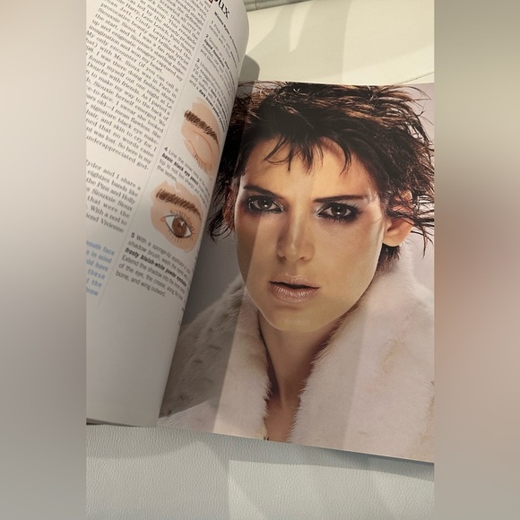 GUC. Face Forward - Kevyn Aucoin - Paperback Book  - Make Up Pioneer! - Picture 5 of 6